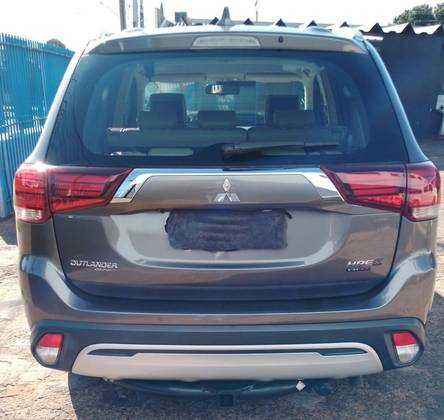 MITSUBISHI OUTLANDER 2.2 MIVEC DI-D DIESEL HPE-S AWD AUTOMÁTICO
